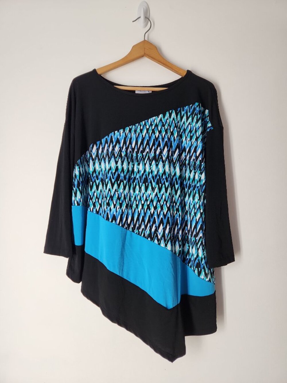 Blair black blue chevron asymmetric stretch tunic blouse top sz XL